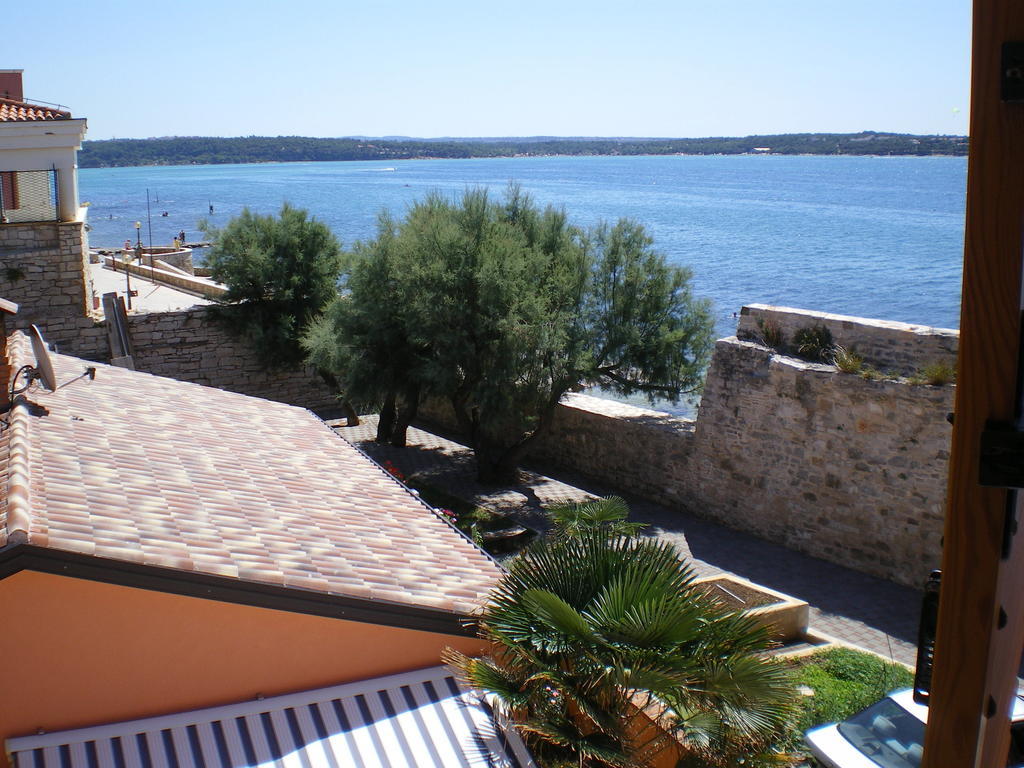 Apartments Edo Novigrad  Ruang foto