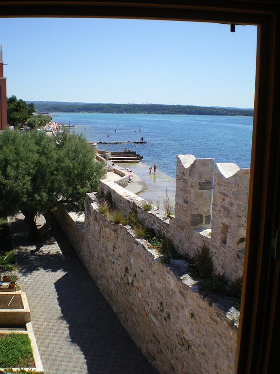 Apartments Edo Novigrad  Ruang foto